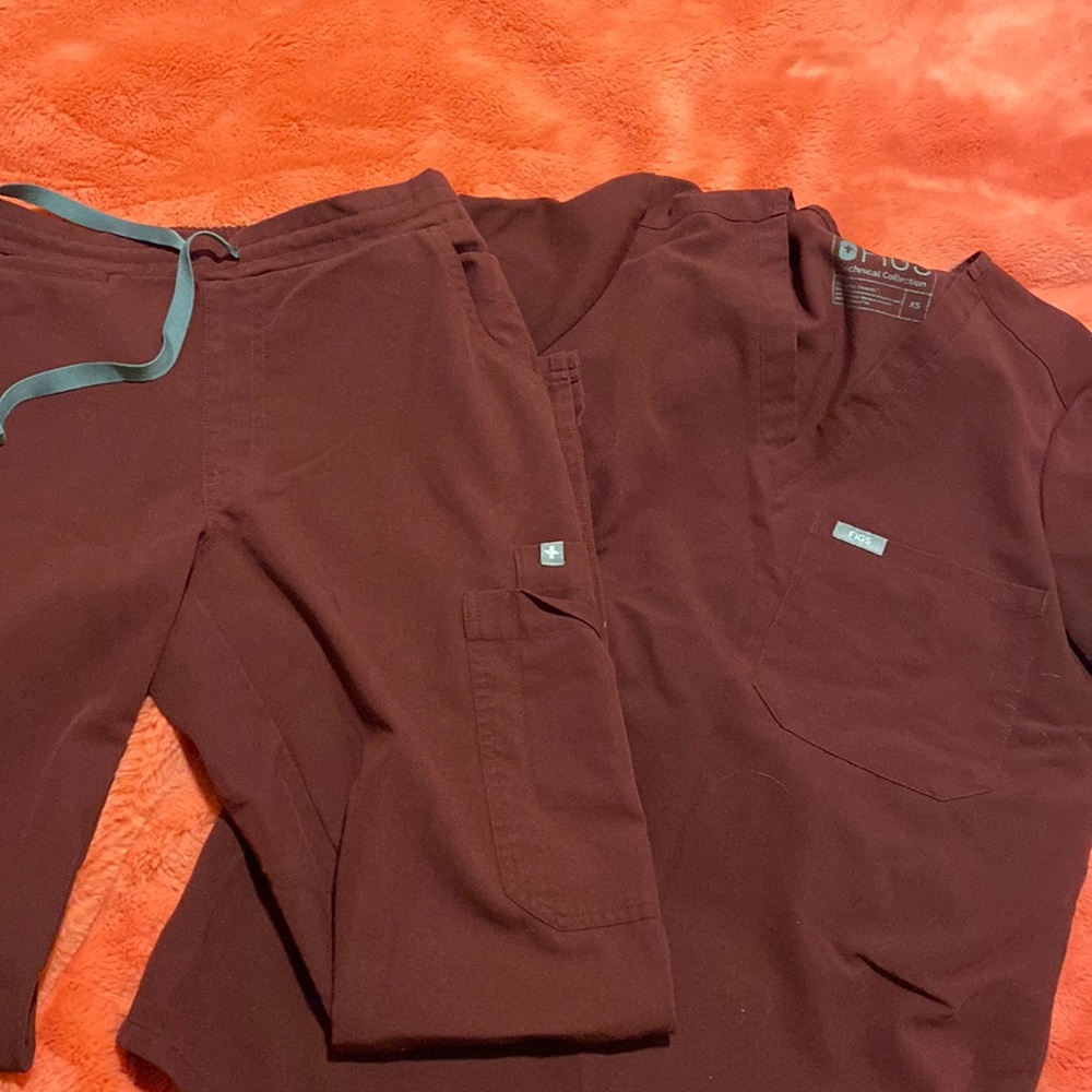 Figs-maroon SET